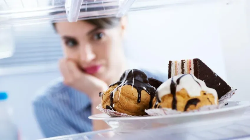 Диетолог Наталия Шимчак проинформировала, что здоровый сон снизит тягу к сладкому