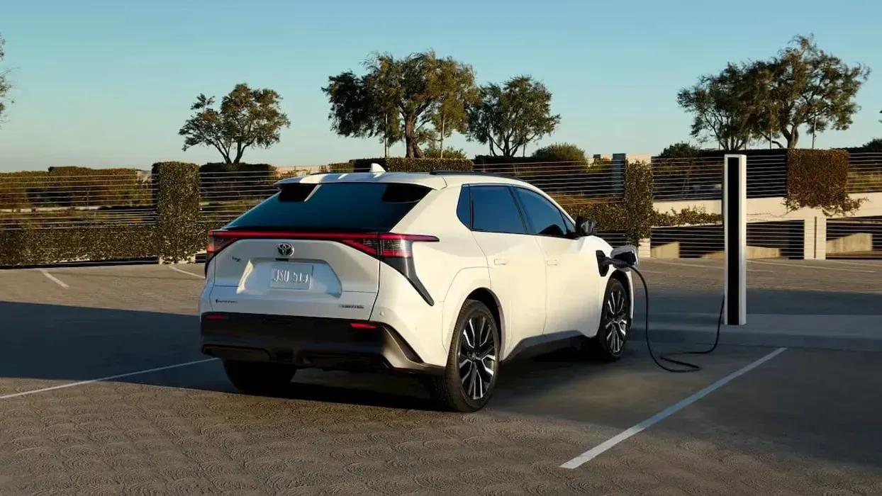 Toyota открыла заказы на обновлённый электровнедорожник bZ 2026 в США