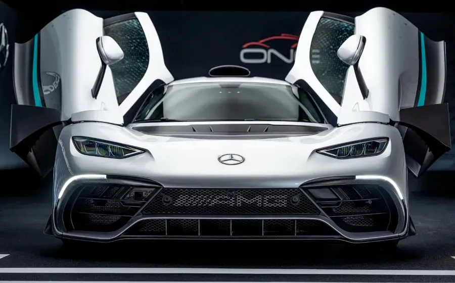 Mercedes-AMG представили свой новый гиперкар ONE