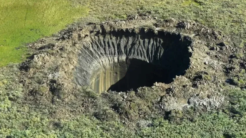Ученые из Осло назвали внутренние взрывы причиной появления воронок в Сибири