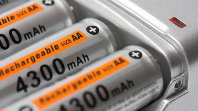 Учёные научились извлекать литий из старых аккумуляторов