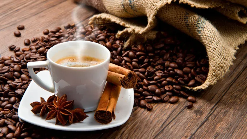 Иранские учёные заявили, что добавление щепотки корицы в кофе улучшит работу мозга