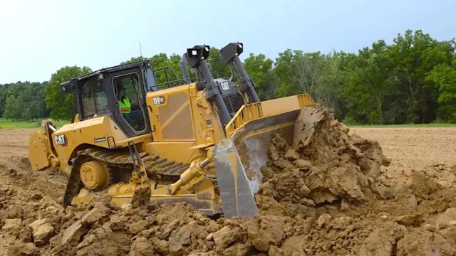 Caterpillar выпустила самый мощный электрический бульдозер на основе старой технологии