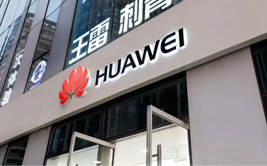 Компания Huawei представит новые умные часы Huawei Watch GT Cyber