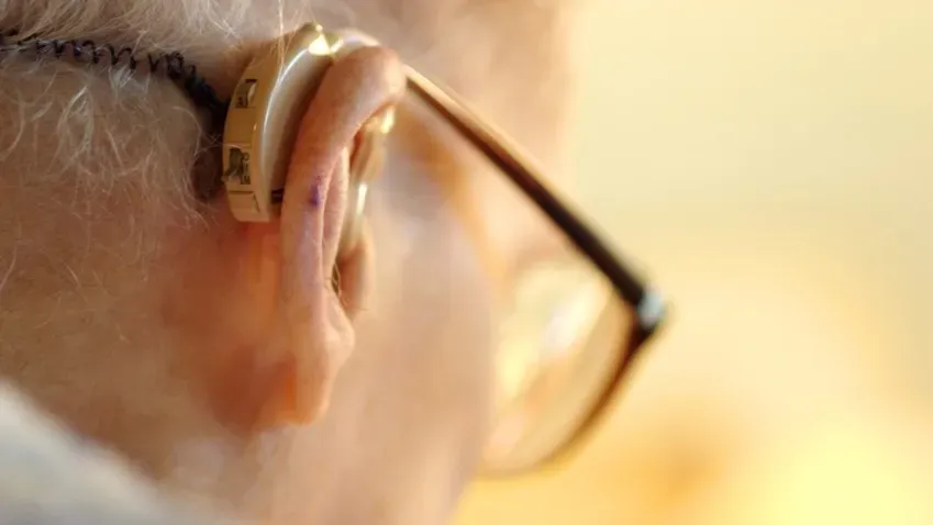 Слуховые аппараты на 32 процента снижают развитие деменции у пожилых с потерей слуха