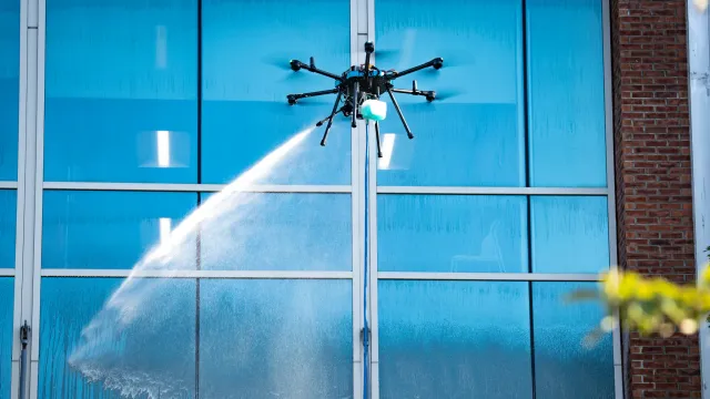 Lucid Bots увеличивает производство роботов для мойки фасадов зданий Lucid Bots увеличивает производство роботов для мойки фасадов зданий