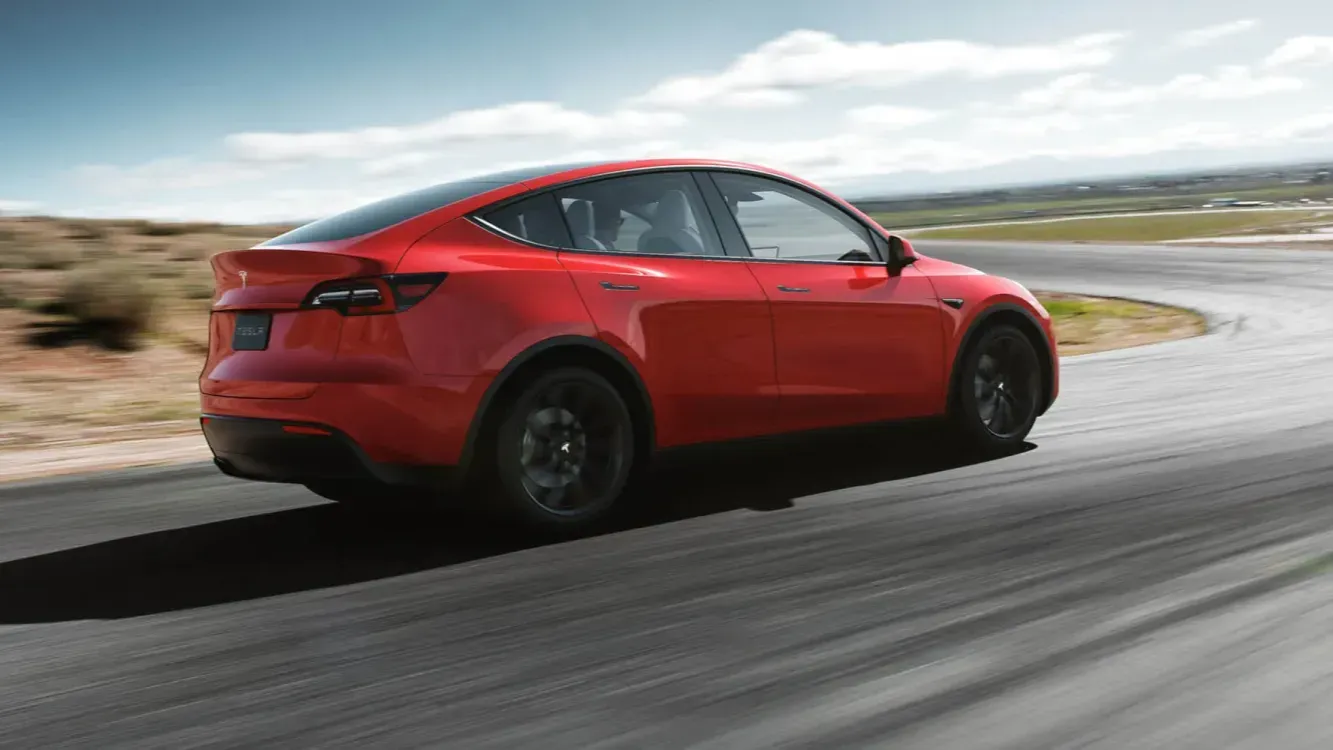Toyota RAV4 почти сравнялась с Tesla Model Y по мировым продажам