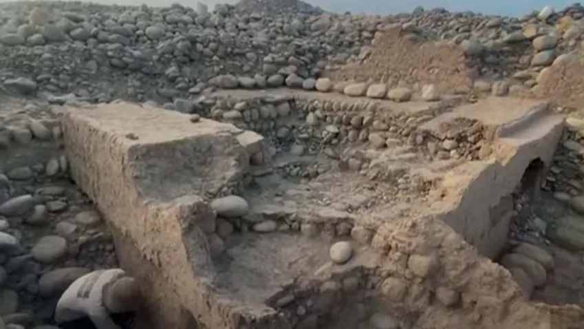Археологи обнаружили в Перу храм Мирафлорес и 3D-крест Чакана Андского периода становления