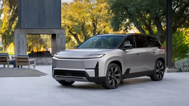 Lexus готовит полностью электрический внедорожник TX с тремя рядами