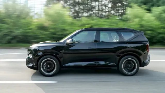 Kia EV5 снова замечен на тестах в США с новыми передними фарами