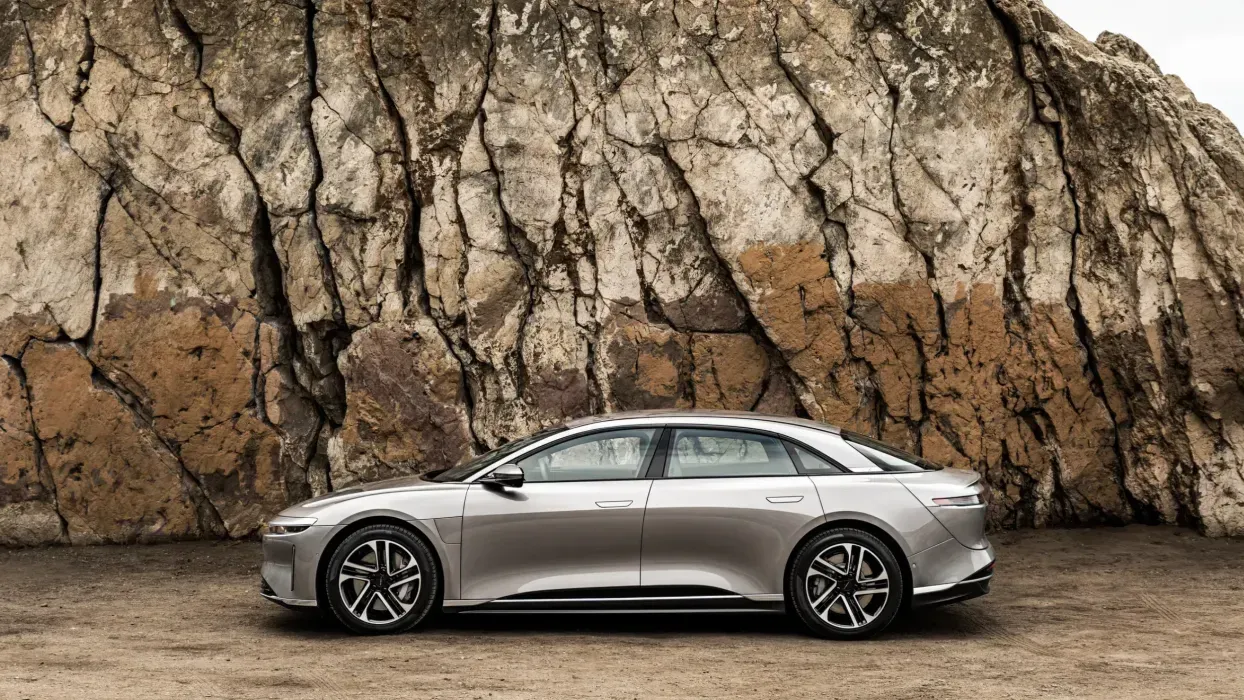 Lucid Air 2026 улучшил запас хода и получил новые функции комфорта