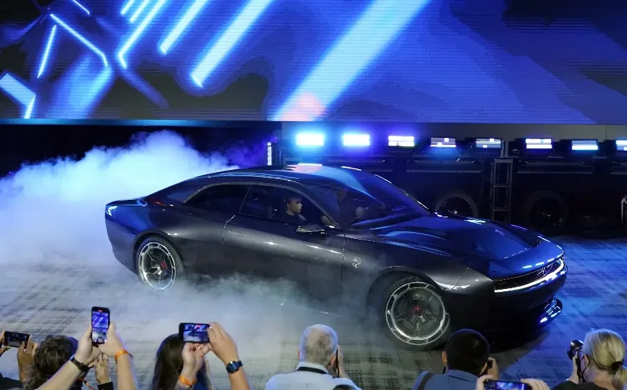 Компания Dodge представила электрический концепт-кар Charger Daytona SR
