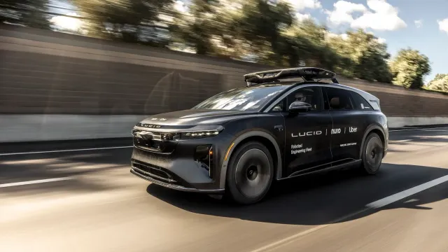 Uber Uber тестирует роботакси Lucid Gravity в Сан-Франциско
