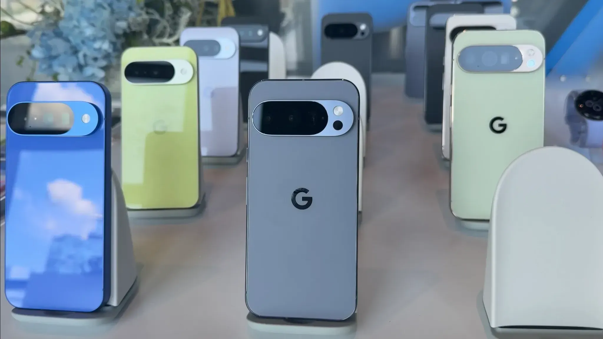 Google представила серию Pixel 10 с ИИ-функциями нового поколения