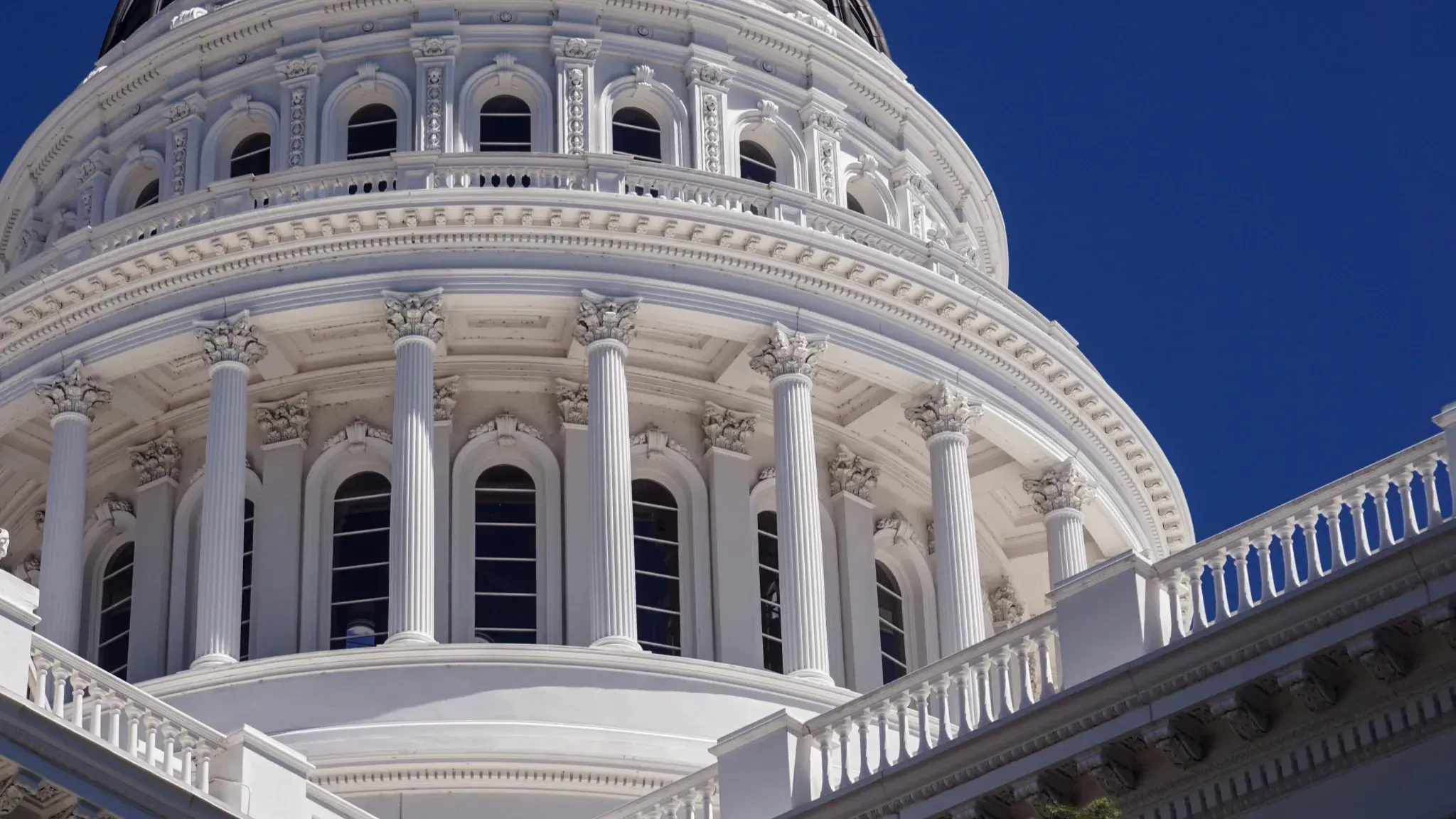 Сенат США поддержал инициативу против самостоятельных законов об ИИ