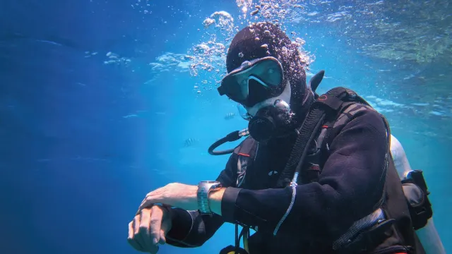 Пекин представил подводный экзоскелет для экономии воздуха