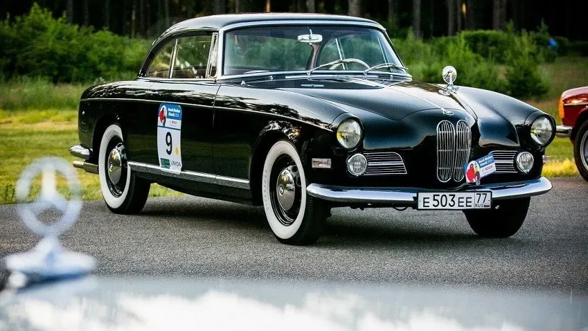 В РФ продают редкий BMW 503 принца Кувейта