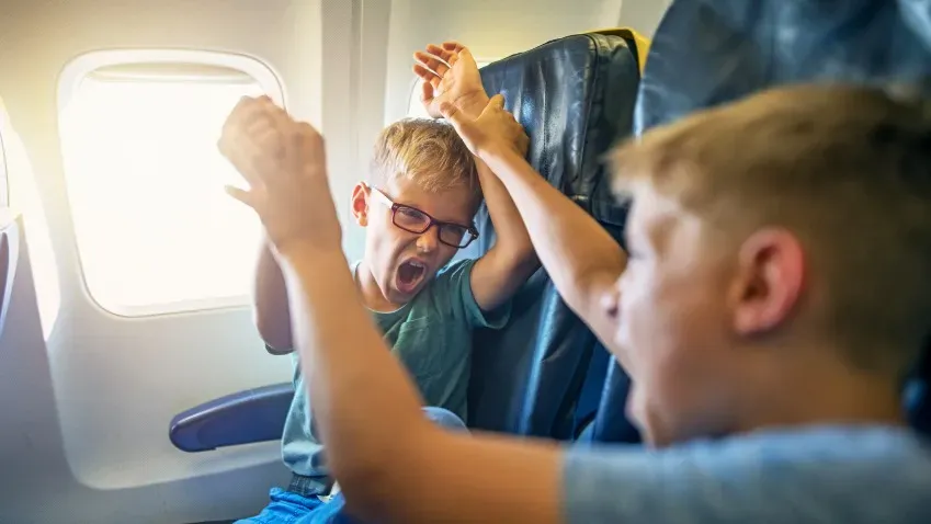 Ученый рассказал, как предотвратить истерику у детей во время полета