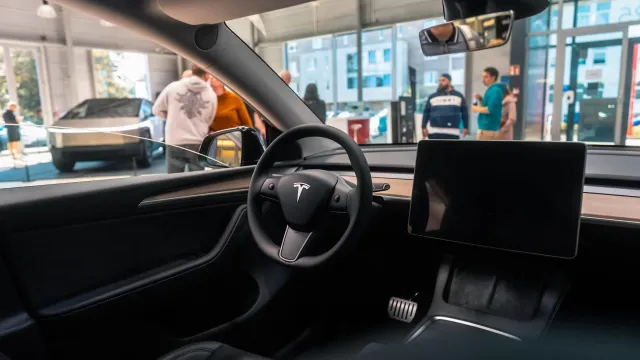 Автопилот Tesla массово превысил скорость на тестах в Брюсселе