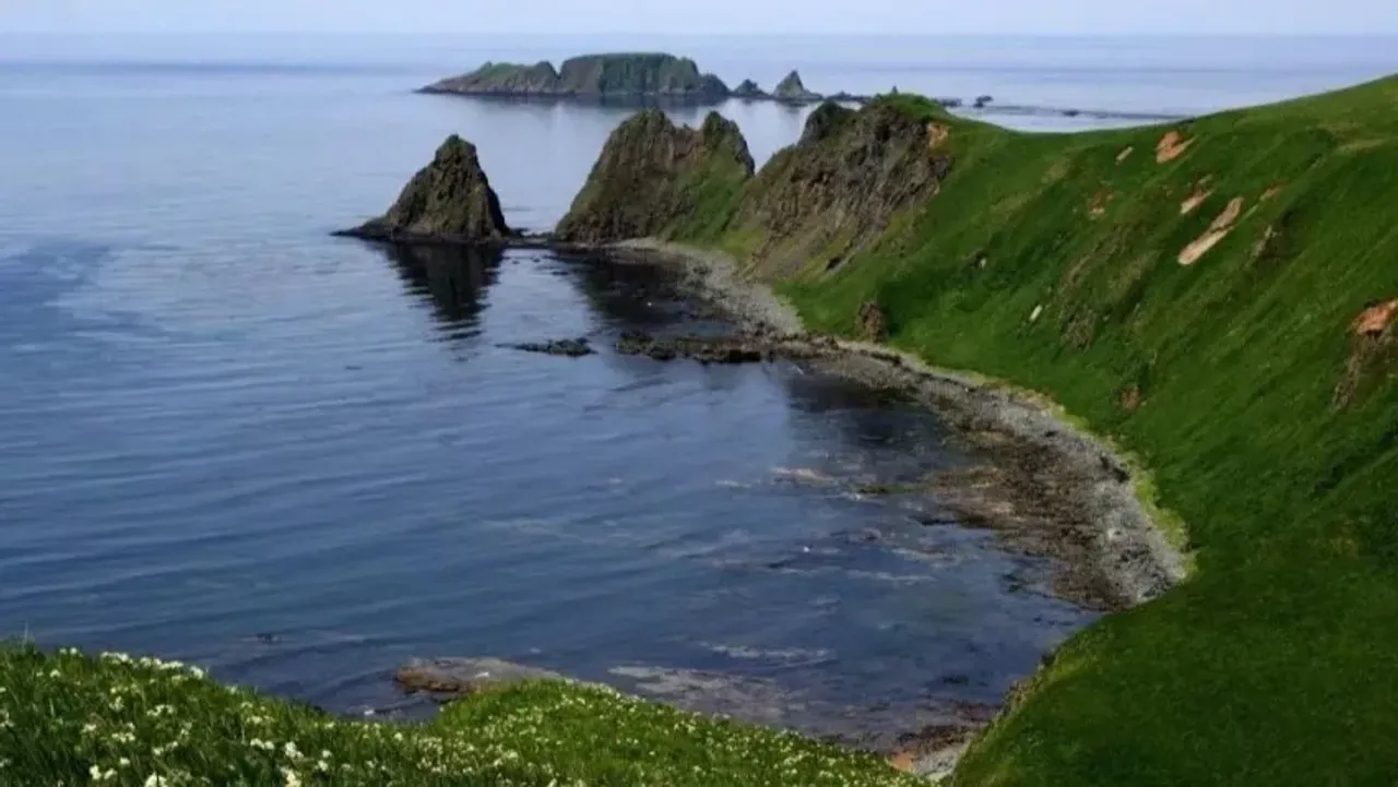 Курилы презентация. Курильская гряда фото природа. Песни от курильских островов до. Курилы. Кунашир.