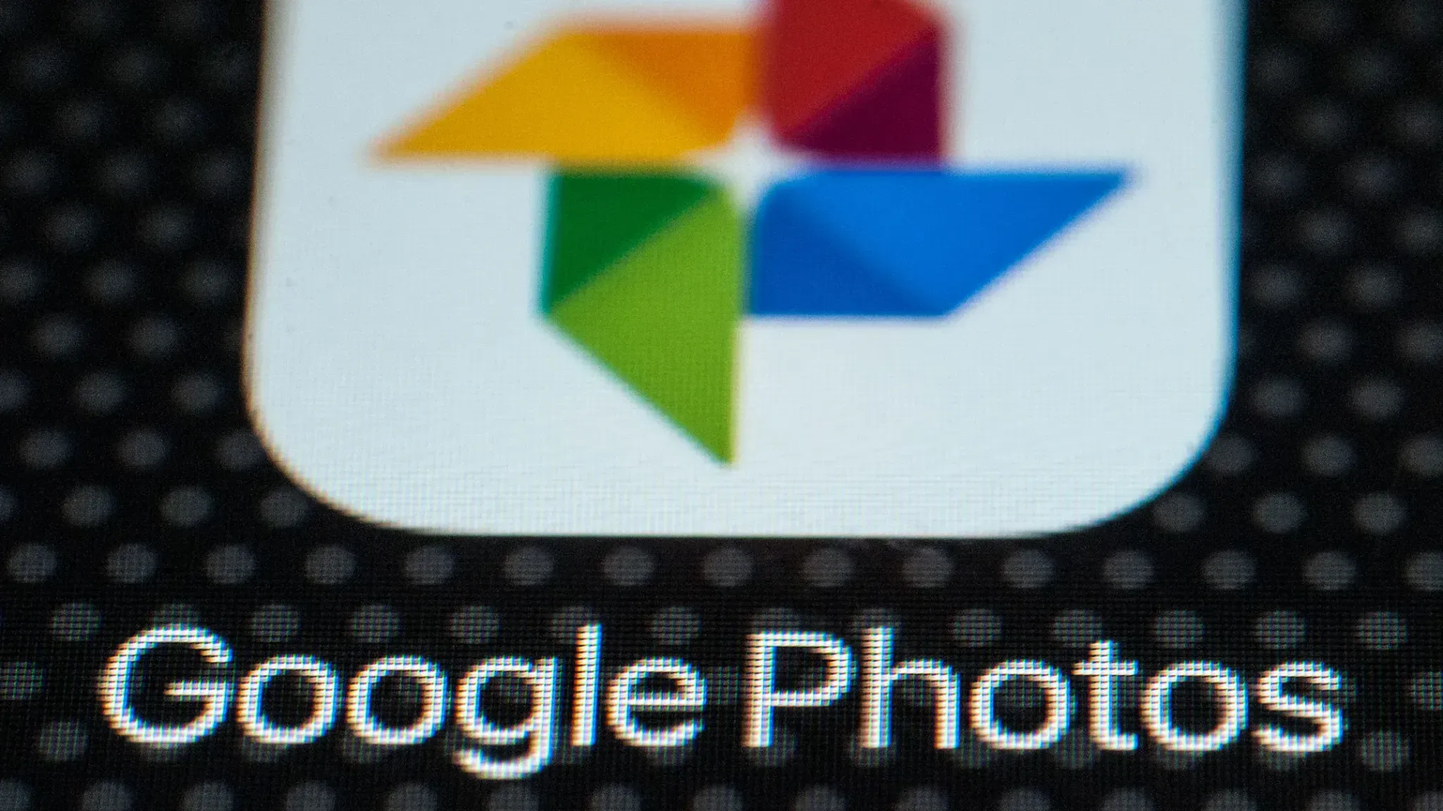 В Google Фото появились новые инструменты с искусственным интеллектом