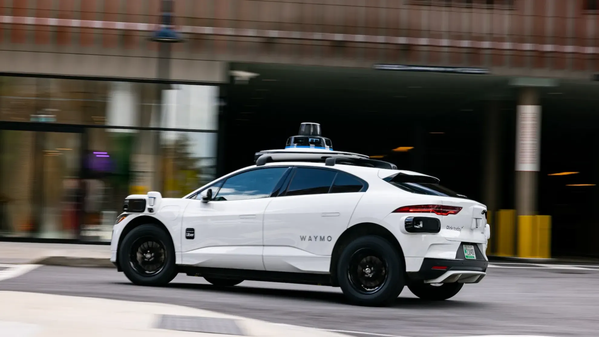 Waymo получила разрешение на тестирование автономных автомобилей в Нью-Йорке