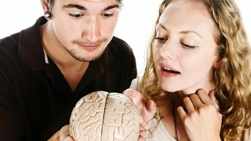 Brain and Behavior: В молодости женщины оценивают свой коэффициент интеллекта ниже, чем мужчины,...