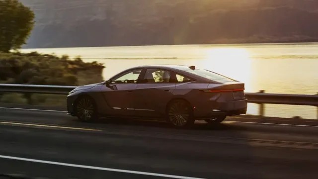 Электрический Lexus ES 350e проехал больше заявленного запаса хода