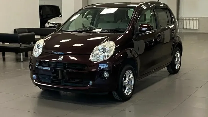 Автосалоны готовы поставлять в РФ хэтчбек Toyota Passo за 600 тысяч рублей