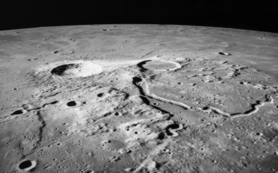Источником льда на Луне могут быть древние вулканы