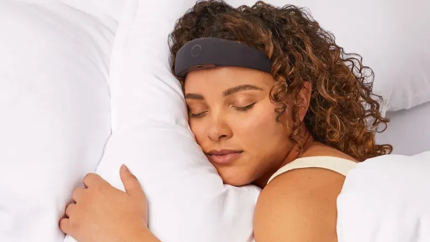 Стартап Elemind представил высокотехнологичную повязку, улучшающую качество сна