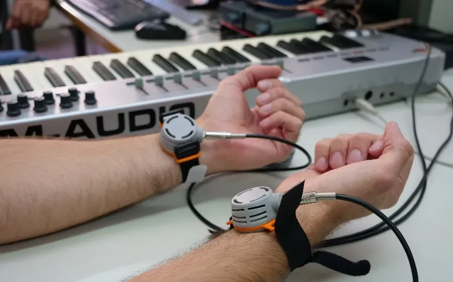 Инженеры разработали прототип устройства для прослушивания музыки с помощью осязания