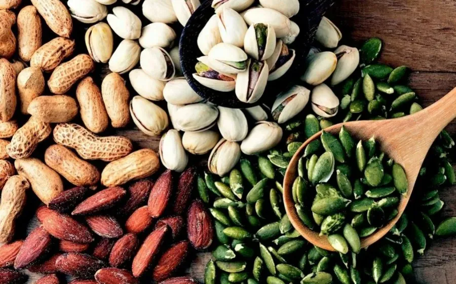 Финские ученые рассказали, что орехи и семена снижают риск преждевременной смерти в 2 раза
