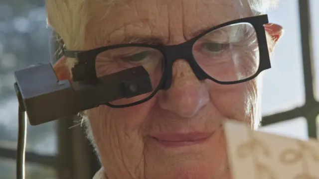 Новый имплантат PRIMA помогает пациентам с тяжёлой макулодистрофией видеть