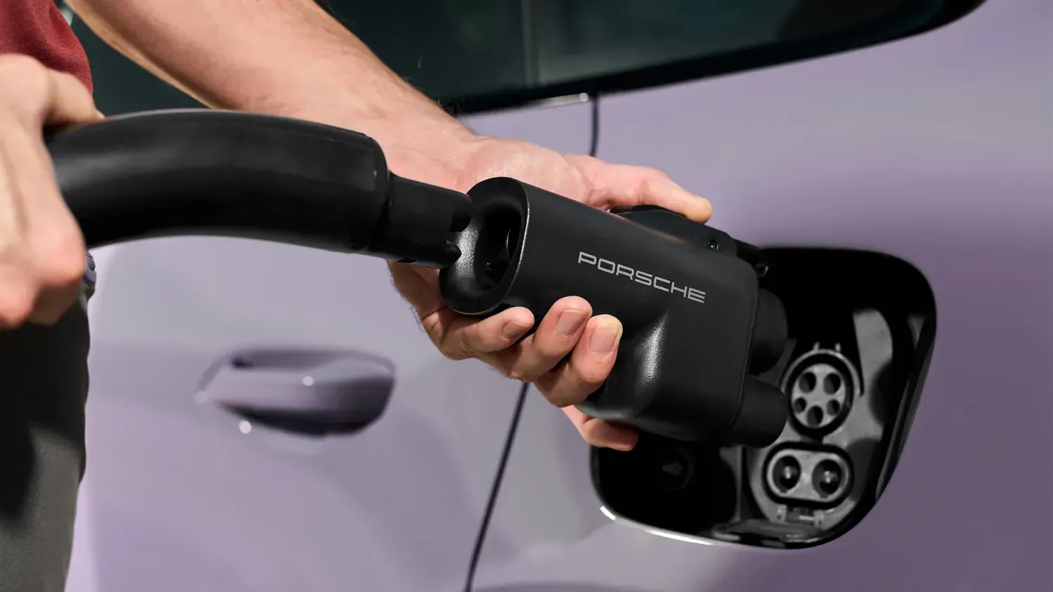 Владельцы Porsche смогут заряжать электромобили на Supercharger Tesla