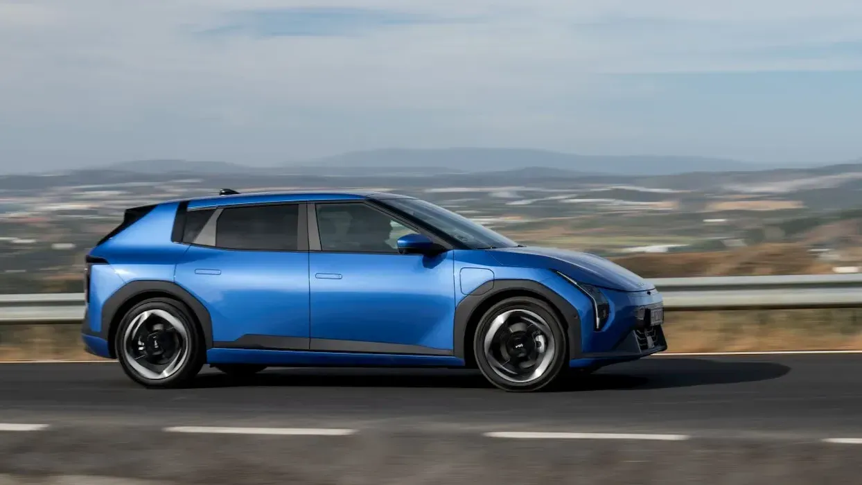 Kia представила электрический хэтчбек EV4 с дизайном в стиле Lamborghini