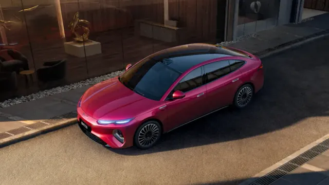 BYD представила флагманский электроседан Seal 08 в Пекине