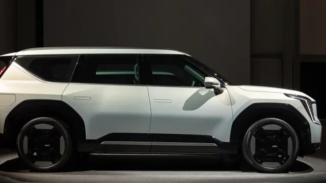 Владельцы Kia EV9 пожаловались на проблемы с аккумуляторами