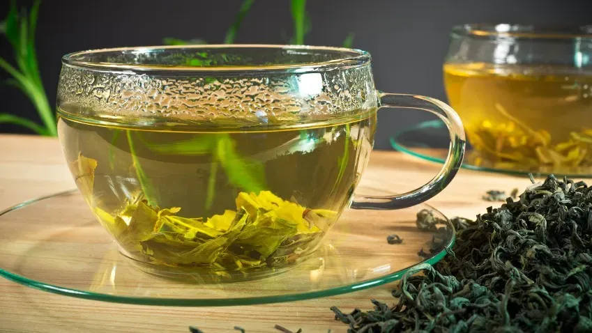 Доктор отмечает, что зелёный чай снижает риски развития рака, диабета и гипертонии