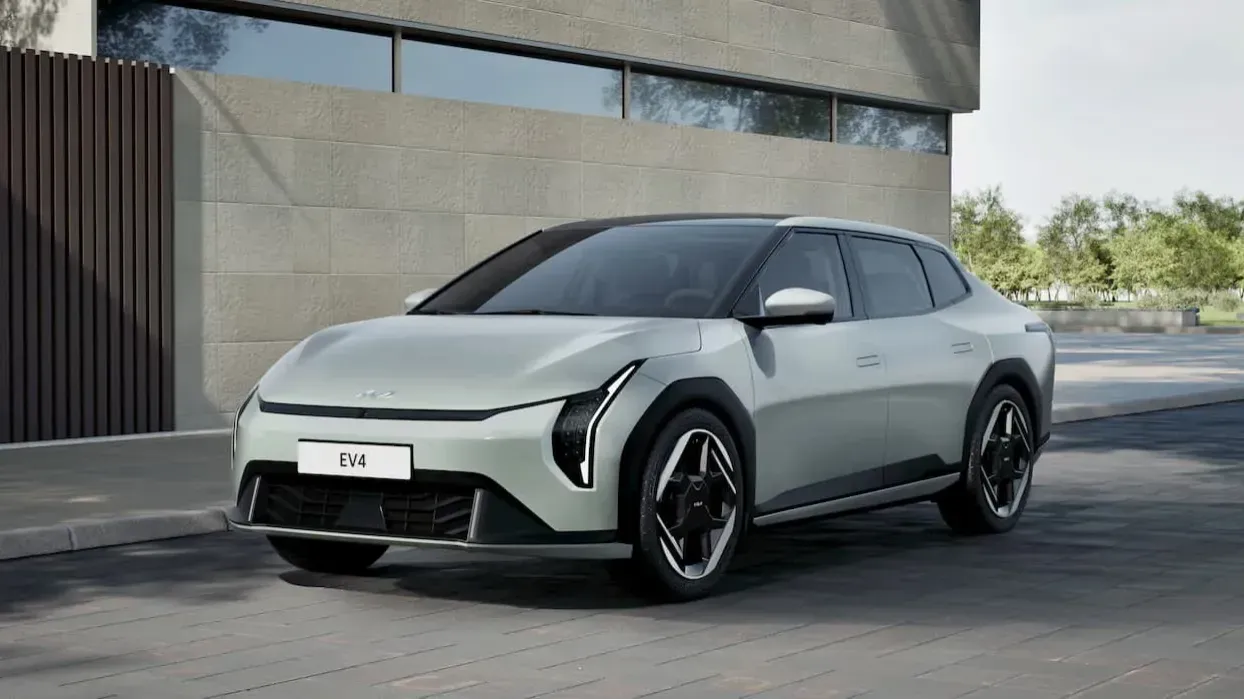 Kia показала окончательную версию нового EV4