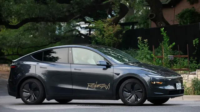 Tesla зафиксировала падение суммарного пробега своего сервиса роботакси Tesla зафиксировала падение суммарного пробега своего сервиса роботакси