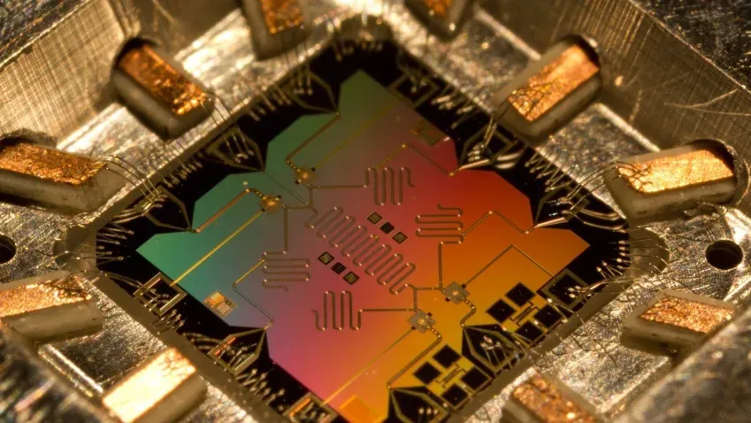 Российские ученые продемонстрировали новый квантовый компьютер с 16 кубитами