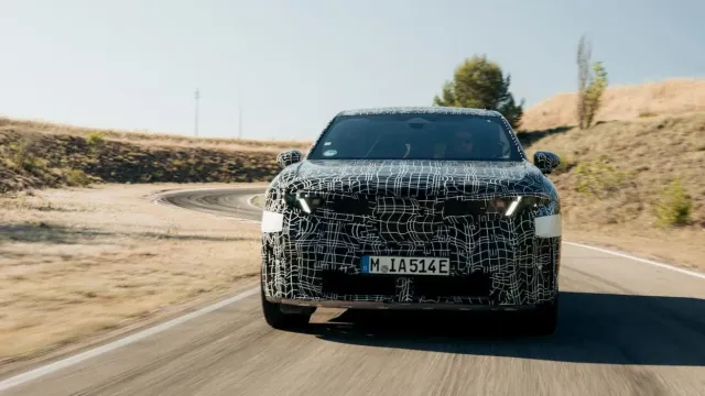 Электрический кроссовер BMW iX4 2027 года впервые заметили на тестах в Мюнхене Электрический кроссовер BMW iX4 2027 года впервые заметили на тестах в Мюнхене