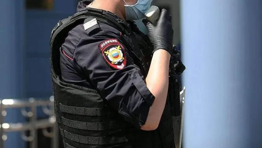 Свердловского экс-участкового забрали из дома несколько человек в масках