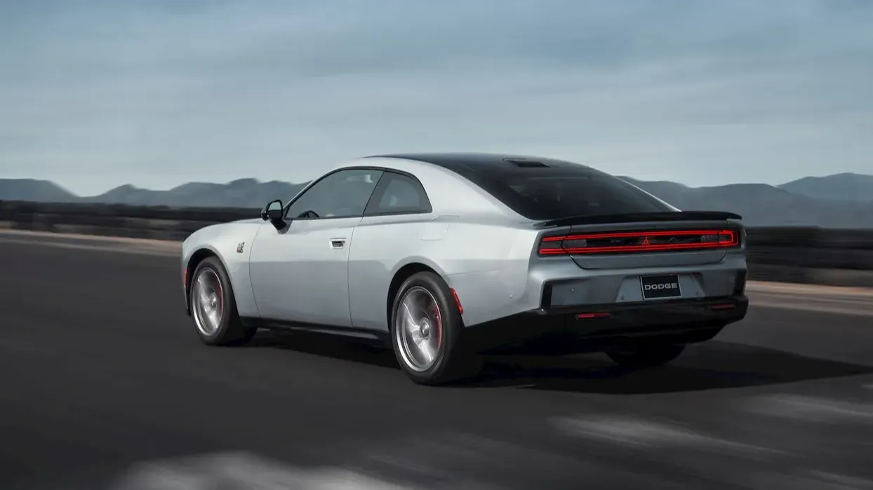 Dodge Charger Daytona EV станет первым электрокабриолетом на международных рынках