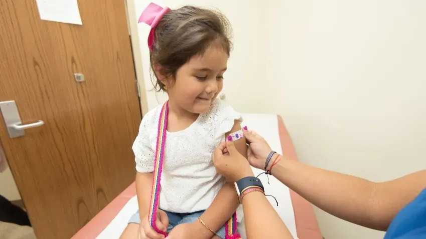 Эксперты рассказали, как сложно родителям принять решение о вакцинации детей от коронавируса