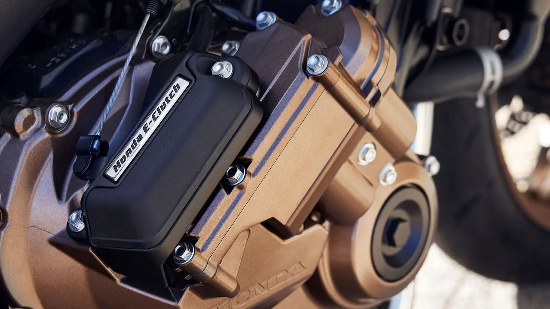 Honda расширяет применение электронной муфты на лёгкие мотоциклы