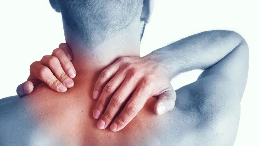 Ученые нашли точку на теле человека, которая может остановить ноющую боль в шее