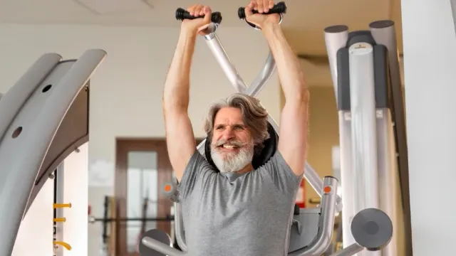 Тренировки с тяжелыми весами помогают сохранить силу в ногах на долгие годы