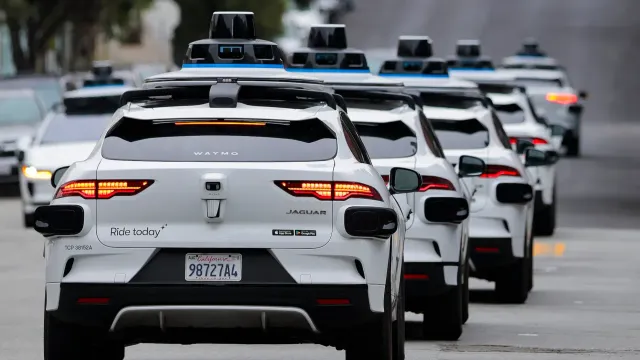 Uber и Waymo готовятся к жесткой конкуренции на рынке робототакси